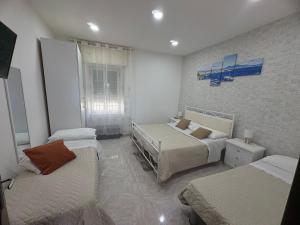 B&B VESUVIAN STONE