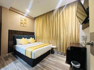 SS Grey Hotel kL