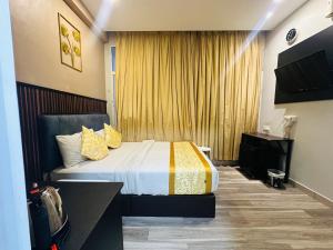 SS Grey Hotel kL