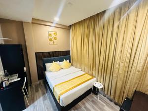 SS Grey Hotel kL