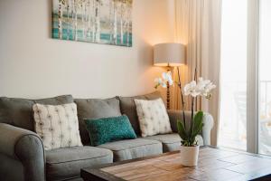 Maritime Lakeview Suite 317: Cozy 2-bedroom condo with stunning lake views in Bay Harbor, MI.