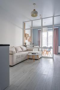4 Season Apartments