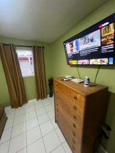 Grand One Bedroom Studio Apt