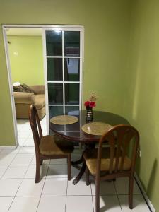 Grand One Bedroom Studio Apt