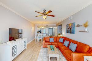 Oceanfront condo with pools hot tub tennis & gym - easy beach access