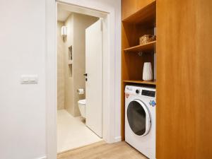 Matisse No12 - Luxury One Bedroom Apartment With Parking