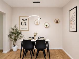 Matisse No12 - Luxury One Bedroom Apartment With Parking