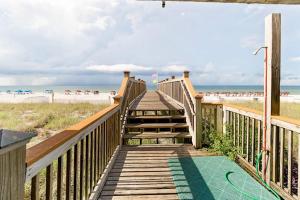 Inviting Gulf-front condo In Perdido Key with waterfront pool hot tub and oceanfront balcony