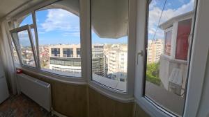 Sunny Studio Tomis