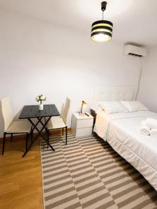 Habitación con baño privado en piso compartido