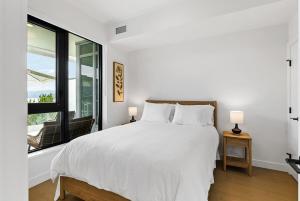 AQUA III Lakefront Luxury on Okanagan Lake Kelowna