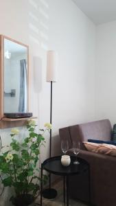Modern Studio ul Mała Andrzeja, Kawalerka Inowrocław, kamienica, centrum, solanki tężnie sanatorium masaże, szybkie WIFI- światłowód
