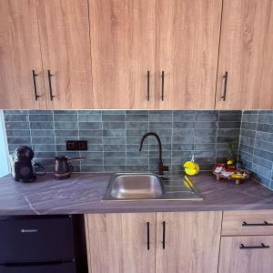 LemonTreesHouses 2 Peaceful Stay Near Athens Airport & Rafina Port