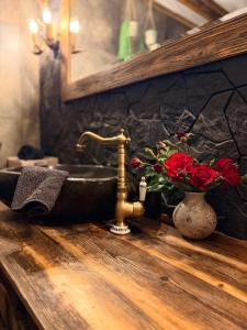 Oskarówka domek w górach na odludziu z jacuzzi i sauną - kominek i Netflix
