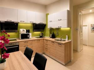 Paulay central stay