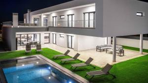 Private Alvor villa with pool and Jacuzzi