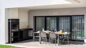 Private Alvor villa with pool and Jacuzzi