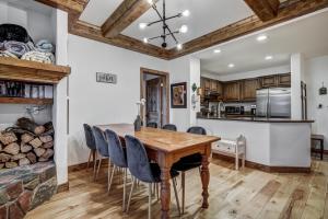 Premium Arrowhead Village 1BR Condo Walk to Lift! condo