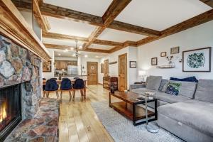 Premium Arrowhead Village 1BR Condo Walk to Lift! condo