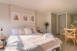 Modern Studio in the Heart of Nunoa Perfect for 2