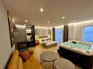Beachfront Hot Tub Suite