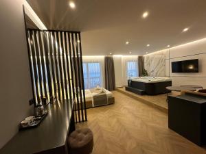Beachfront Hot Tub Suite
