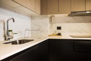 Modern 1BR Flat Prime Location Luxury Living
