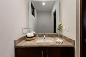 Luxury Apartment 106 wpool & gym by Puerto Cancún