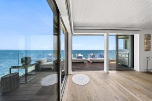Malibu Beachfront 4BR, Sea Views & Beach Access