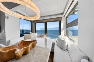 Malibu Beachfront 4BR, Sea Views & Beach Access