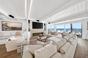 Malibu Beachfront 4BR, Sea Views & Beach Access