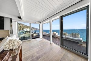 Malibu Beachfront 4BR, Sea Views & Beach Access