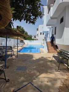 Appartement élégant avec piscine