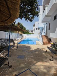 Appartement élégant avec piscine