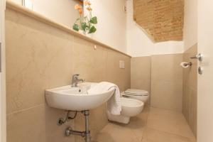 Fabretti - Modern & Elegant 2-Bedroom Downtown Retreat