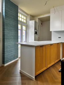 Villa Westerstraat, Cozy Beachside Getaway with Sauna, outside area and parking spot