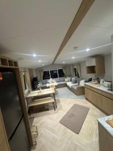 Holiday Home Sleeps 6 with Parking