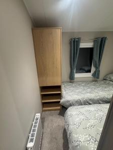 Holiday Home Sleeps 6 with Parking