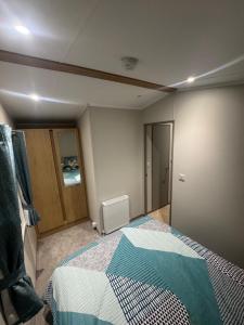 Holiday Home Sleeps 6 with Parking