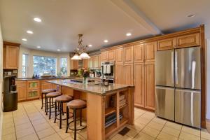Three Springs Estate | 7BR Retreat with Pond