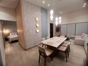Luxurious 3BR Penthouse apartment with ocean views