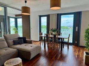 GARDEN TOWERS BOUTIQUE APARTMENT with FREE PARKING