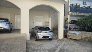 Apartments with parking space Primosten - 27875