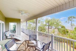Bay view dog-friendly with outdoor pool elevator decks dock access washer dryer