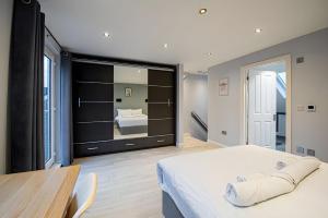 Luxury 4BR House -Contractors Corporate with Jacuzzi