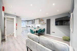 Luxury 4BR House -Contractors Corporate with Jacuzzi