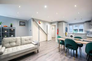 Luxury 4BR House -Contractors Corporate with Jacuzzi