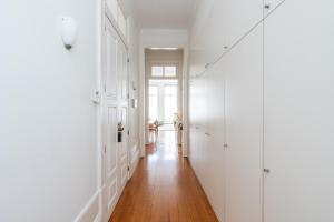 Charming 2BR on Rua das Flores in Historic Porto