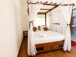 wood cabin sigiriya
