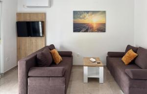 Awesome Apartment In Opric